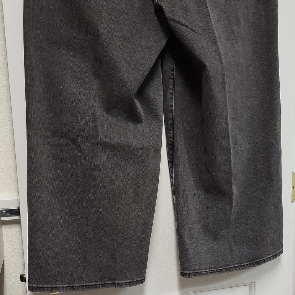 Good American Black Wash Palazzo Cropped Jeans - Picture 6 of 11